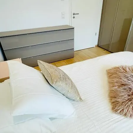 Luxury 3 Bedrooms Flat Cloche D'or W Terrace&parking Appartement *